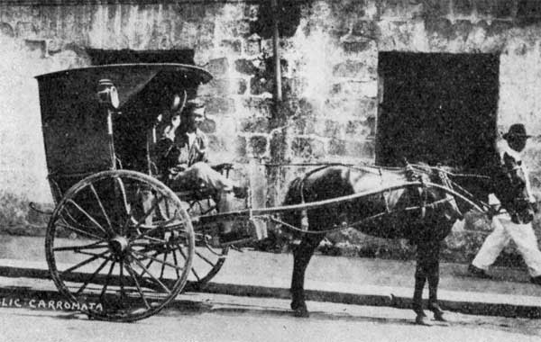 Carromata_in_Manila_(Kalesa)_(1923)